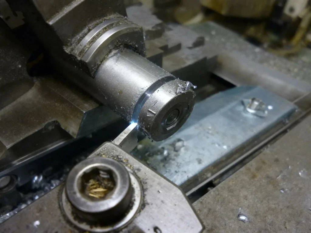 parting off lathe operation
